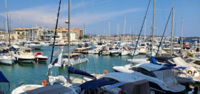Vue sur Port Frejus pour ce T2-3 Cap Hermes, 6 cou